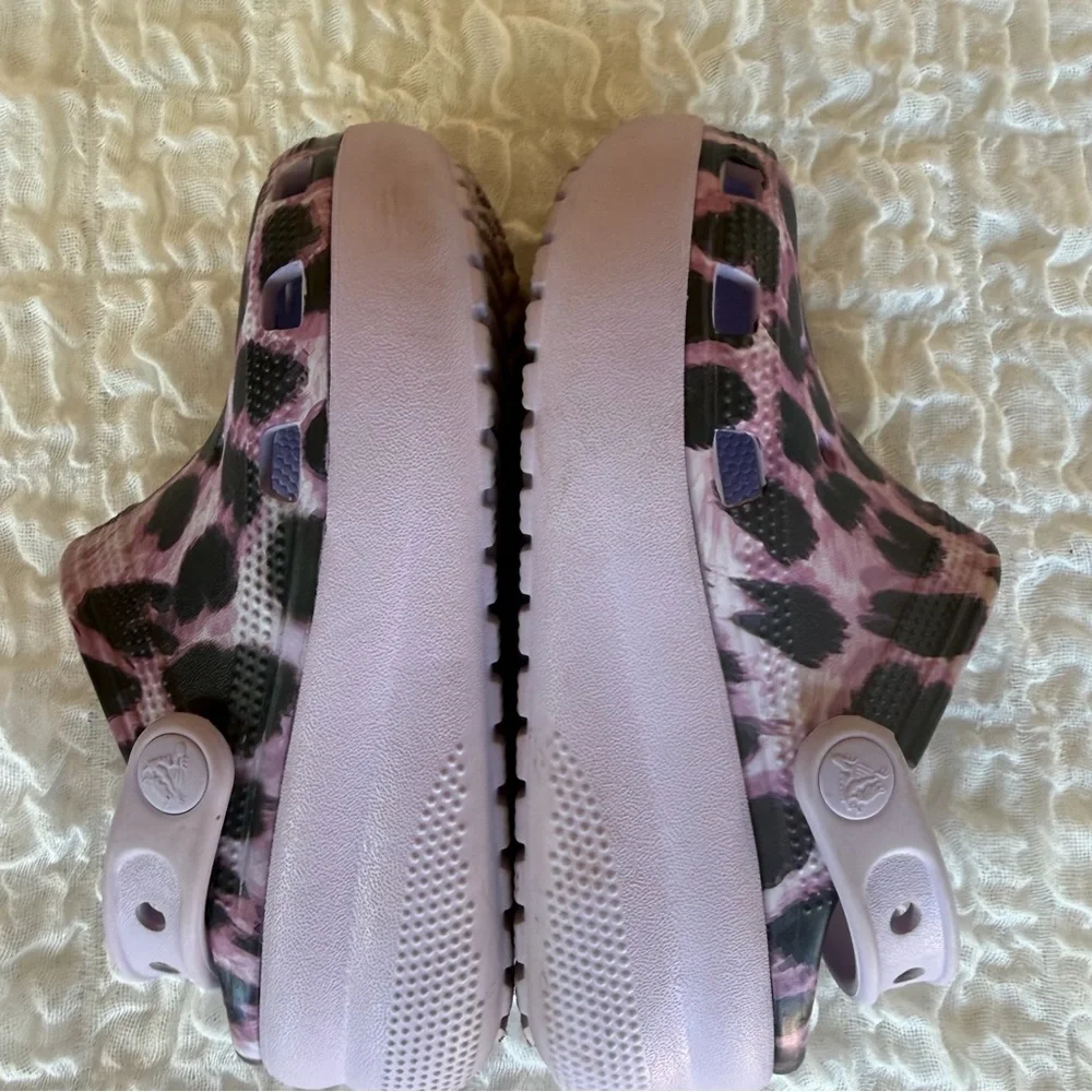 CROCS gently preloved